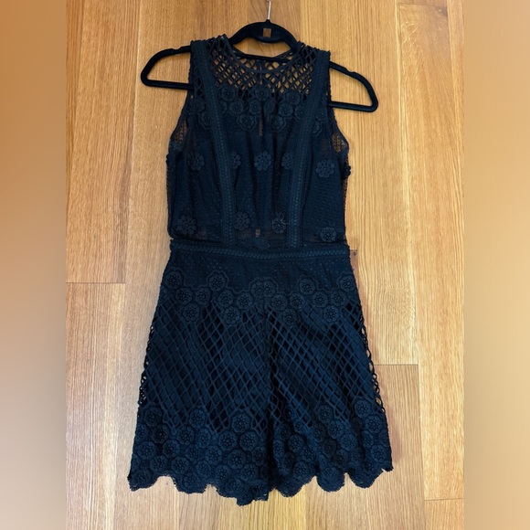 Alexis Designer Black lace Emmbroidered Sleeveless Romper - Picture 5 of 6